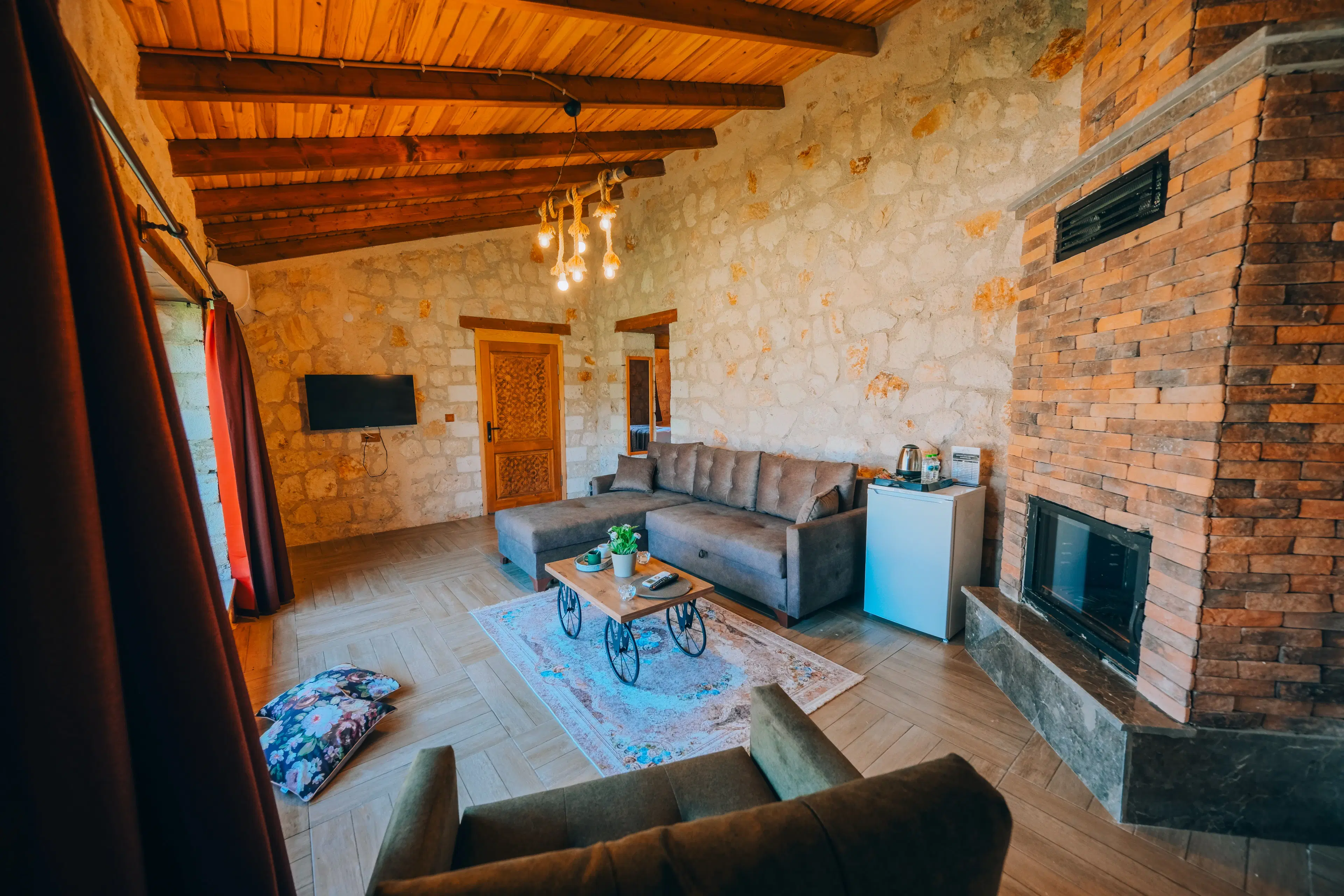 Kastilya Taş Ev - Gece Görünümü